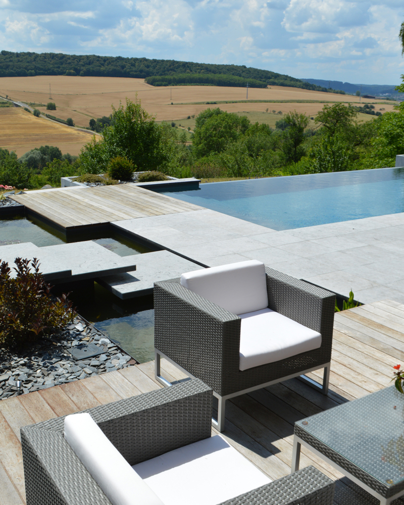 Piscine extérieure à débordement - Qualité Spa & Piscine