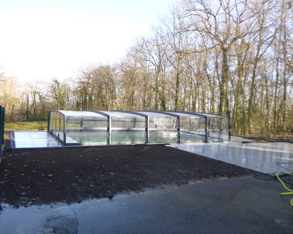 Abri mi-ahut sur piscine coque extérieure à Nancy