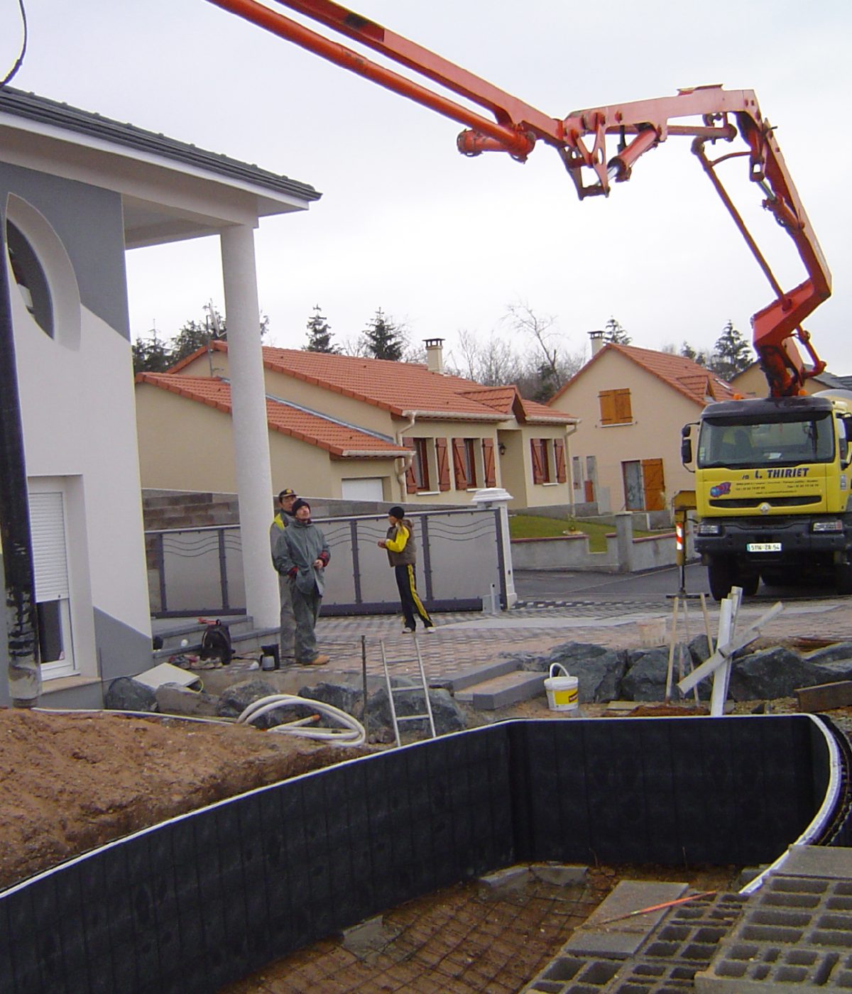 Chantier d'une piscine en forme libre sur mesure - Qualité Spa & Piscine