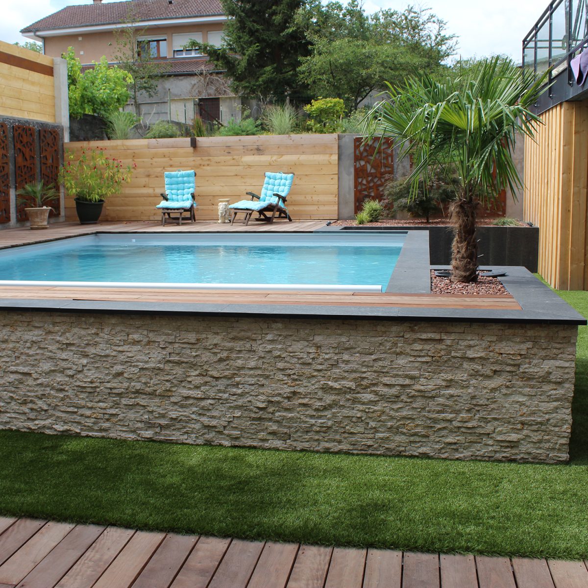 Piscine extérieure hors-sol avec terrasse en bois - Qualité Spa & Piscine