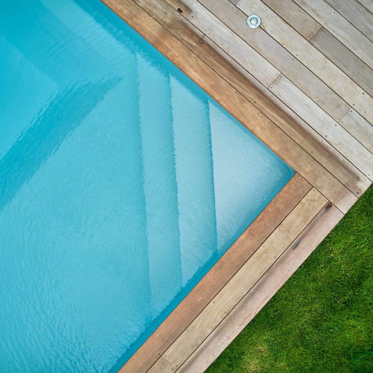 Piscine 4,50 x 9,50 m - 2 fonds plats, niveau d'eau à 1,10 m et 1,60 m