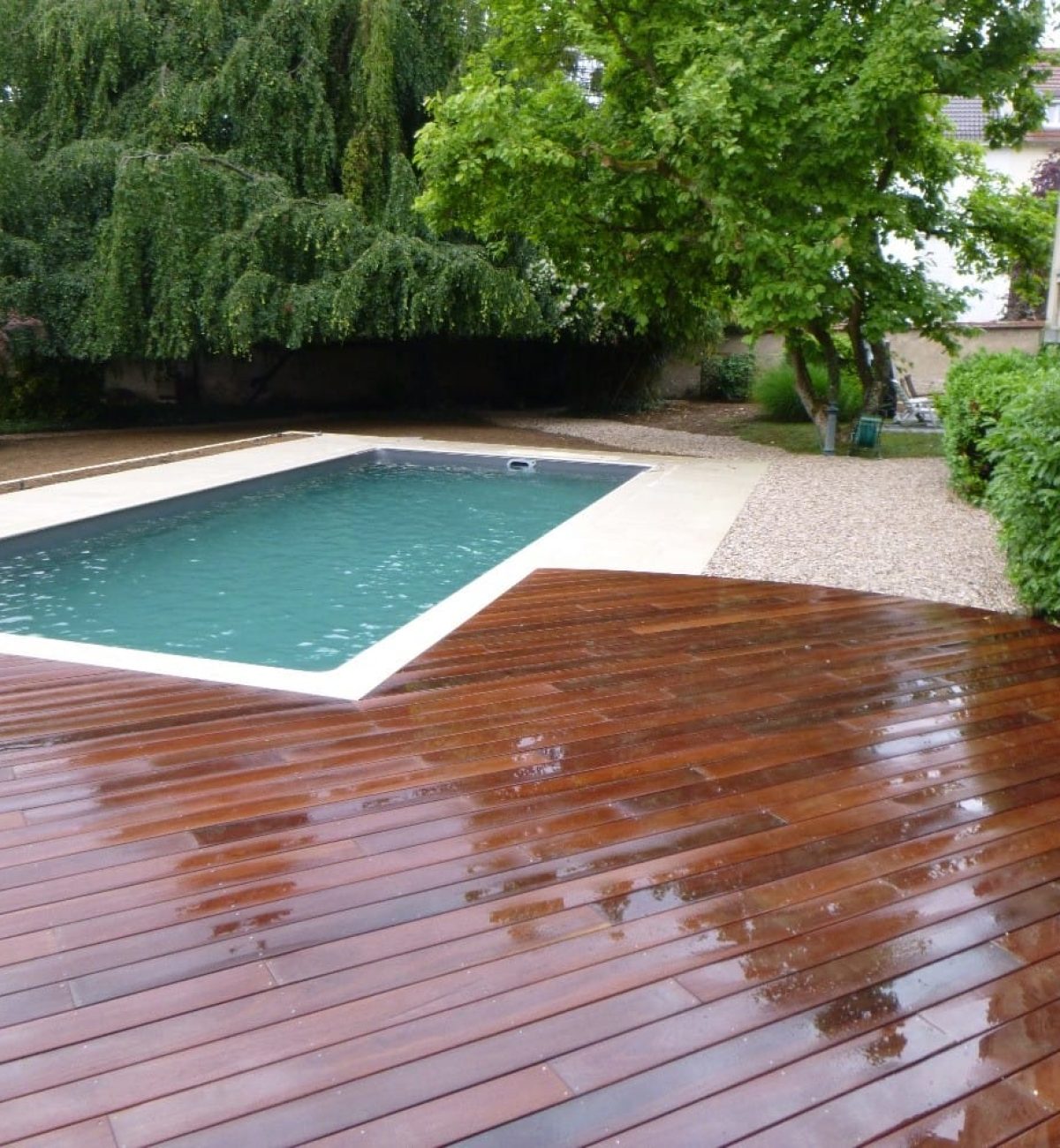 Piscine extérieure avec terrasse en bois - Qualité Spa & Piscine