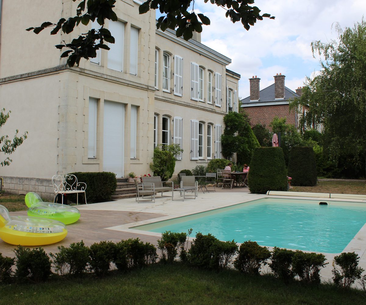 Piscine familiale extérieure avec couverture - Qualité Spa & Piscine