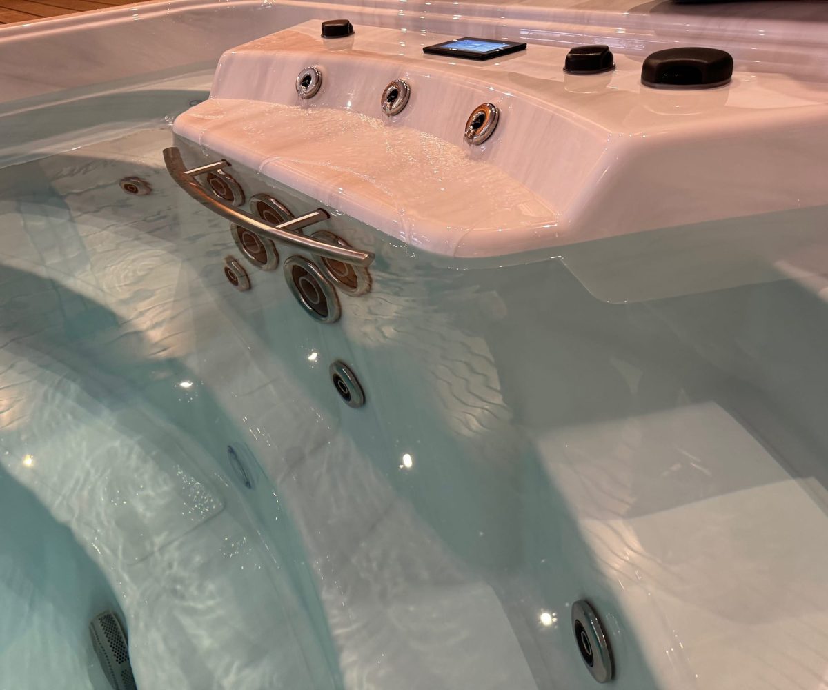 Spa XL5 OEWEO - jusqu'à 6 places dont une allongée - Réalisation Catusse Piscines & Spas